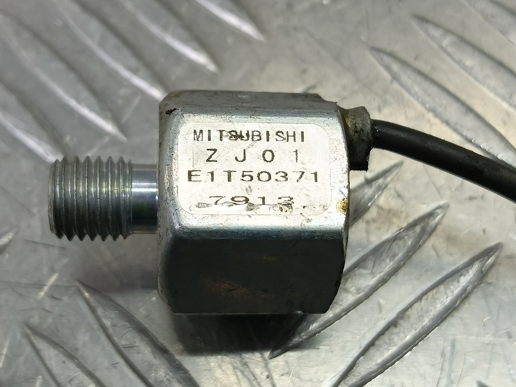 датчик детонации MAZDA 3 1.6 MT (105 л.с.)3  BK рестайлинг (2006—2009) Седан ZJ0118921, 2010 рублей, Москва