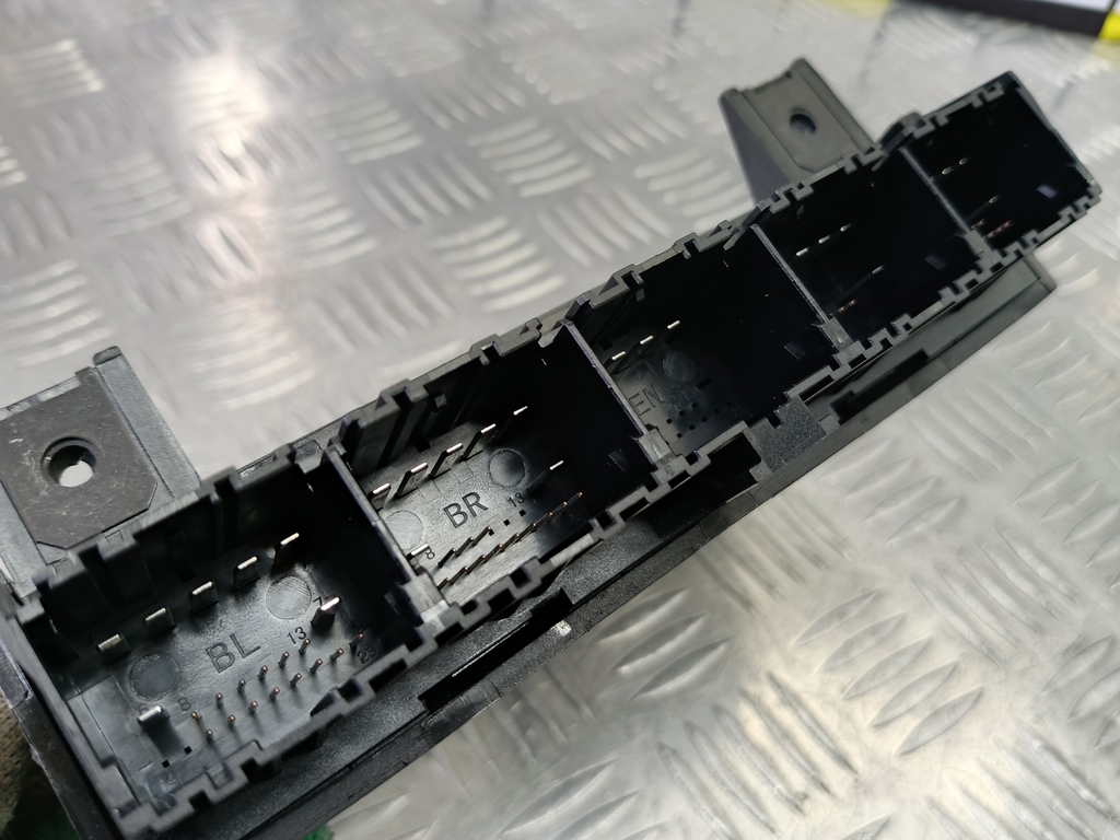 блок комфорта FORD Fusion 1.4 MT (80 л.с.)Fusion  I рестайлинг (2005—2012) Хетчбэк 1679047, 1210 рублей, Москва