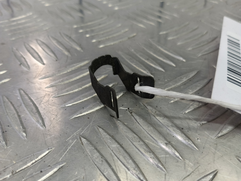 кронштейн форсунки топливной (зажим) MAZDA 3 1.6 MT (105 л.с.)3  BK рестайлинг (2006—2009) Седан ZJ0113243A, 520 рублей, Москва