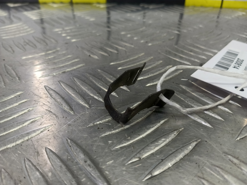 кронштейн форсунки топливной (зажим) MAZDA 3 1.6 MT (105 л.с.)3  BK рестайлинг (2006—2009) Седан ZJ0113243A, 520 рублей, Москва