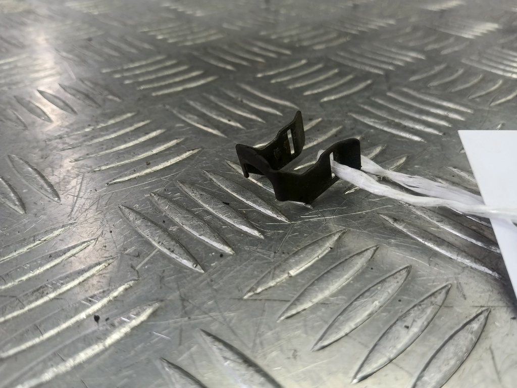 кронштейн форсунки топливной (зажим) MAZDA 3 1.6 MT (105 л.с.)3  BK рестайлинг (2006—2009) Седан ZJ0113243A, 520 рублей, Москва