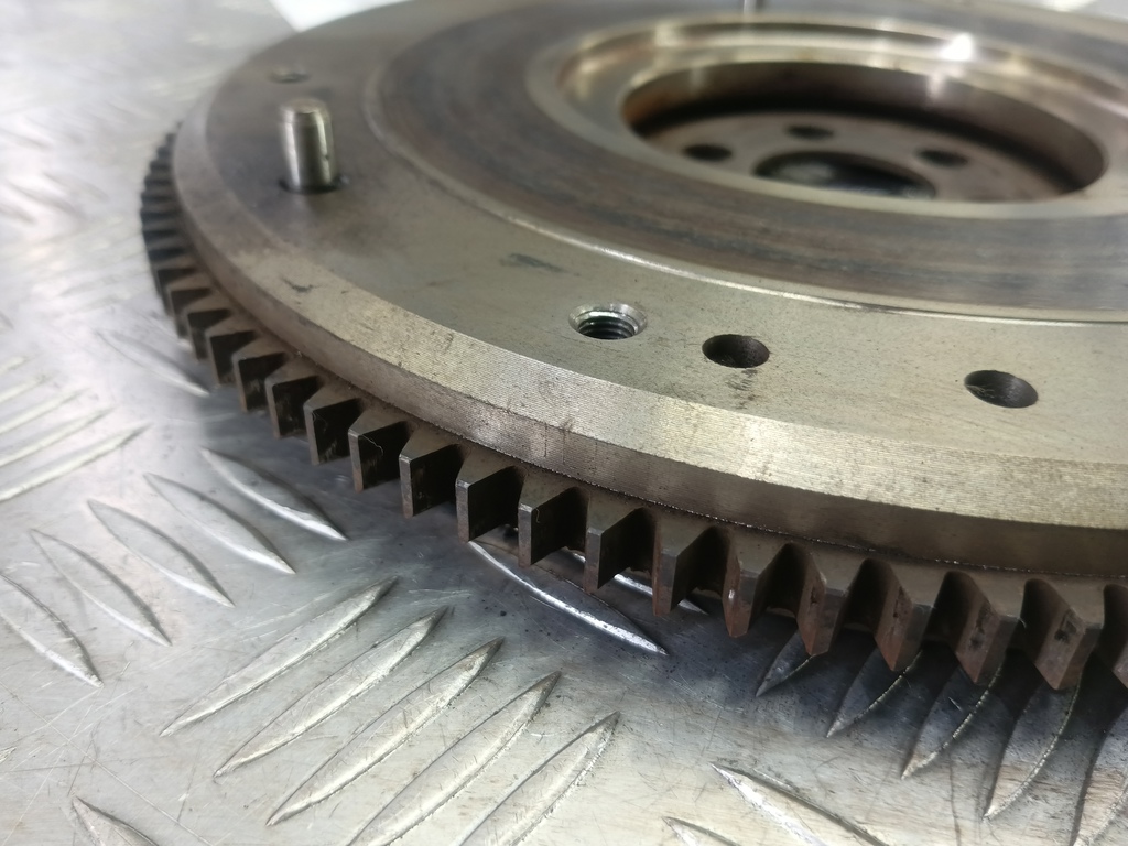 маховик MAZDA 3 1.6 MT (105 л.с.)3  BK рестайлинг (2006—2009) Седан Z60111500A, 1900 рублей, Москва