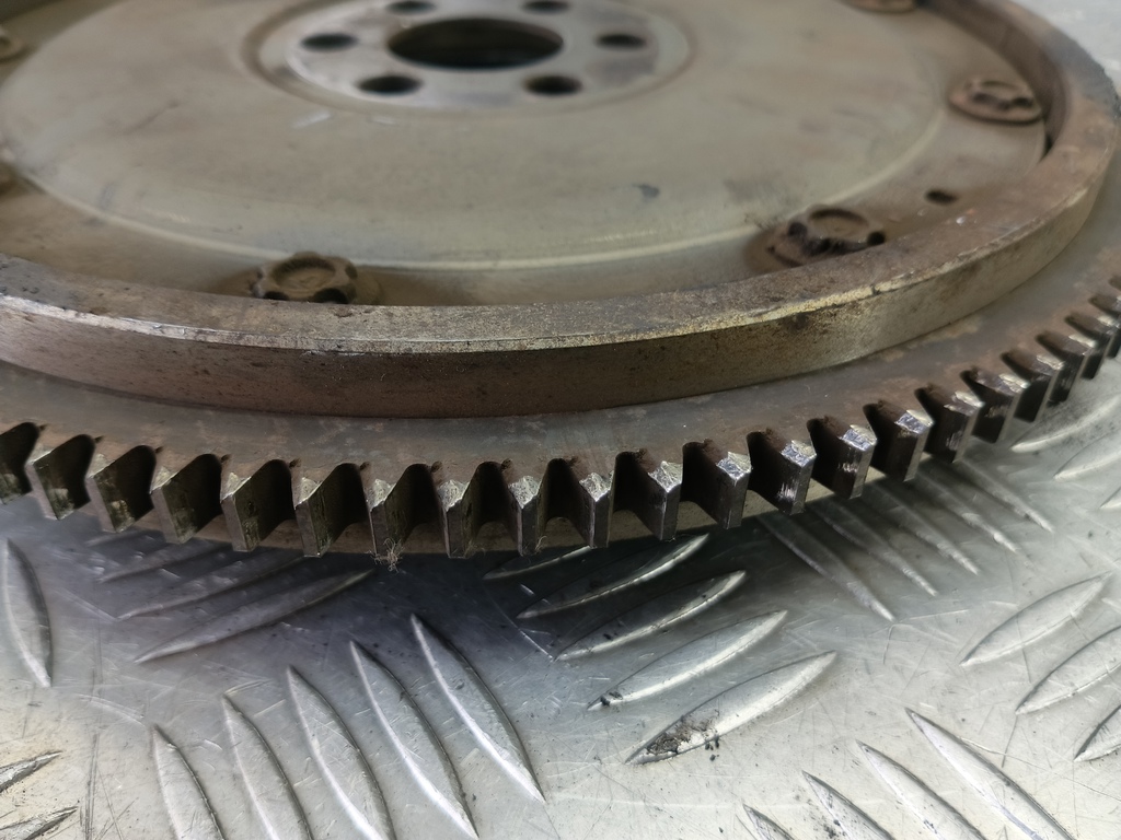 маховик MAZDA 3 1.6 MT (105 л.с.)3  BK рестайлинг (2006—2009) Седан Z60111500A, 1900 рублей, Москва