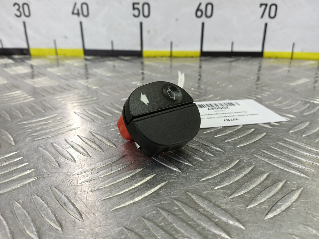 кнопка стеклоподъемника FORD Fusion 1.4 MT (80 л.с.)Fusion  I рестайлинг (2005—2012) Хетчбэк 1107243, 630 рублей, Москва