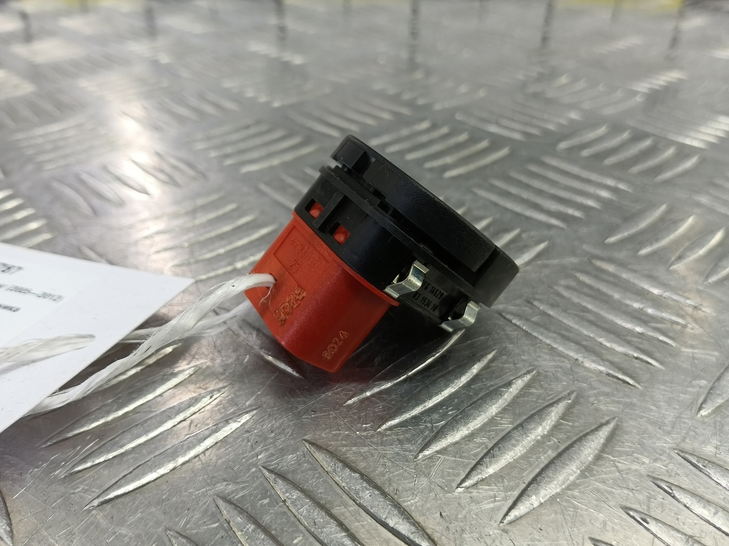 кнопка стеклоподъемника FORD Fusion 1.4 MT (80 л.с.)Fusion  I рестайлинг (2005—2012) Хетчбэк 1107243, 630 рублей, Москва