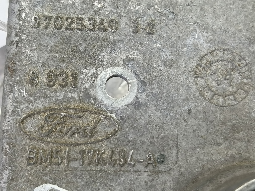 кронштейн стеклоочистителя FORD Focus 2.0 AMT (160 л.с.)Focus  III рестайлинг (2014—2019) Седан CV6Z17496A, 2930 рублей, Москва