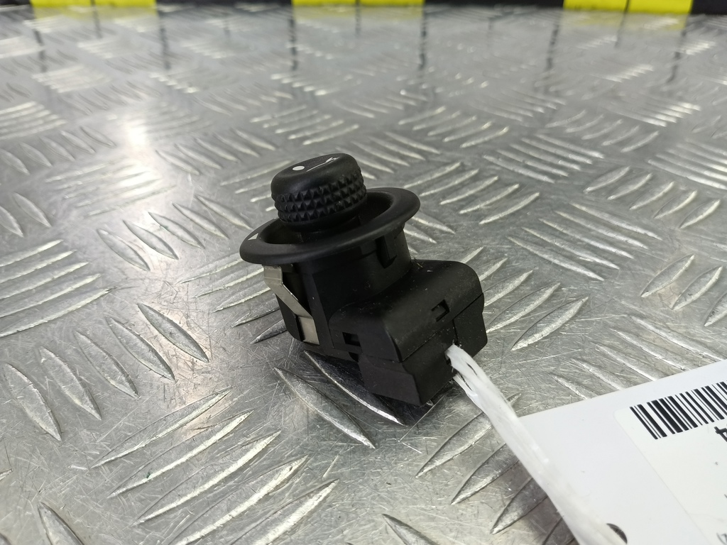 кнопка регулировки зеркал FORD Fusion 1.4 MT (80 л.с.)Fusion  I рестайлинг (2005—2012) Хетчбэк 4495427, 520 рублей, Москва