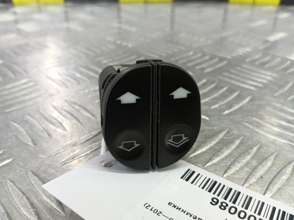 кнопка стеклоподъемника FORD Fusion 1.4 MT (80 л.с.)Fusion  I рестайлинг (2005—2012) Хетчбэк 1459691, 2010 рублей, Москва