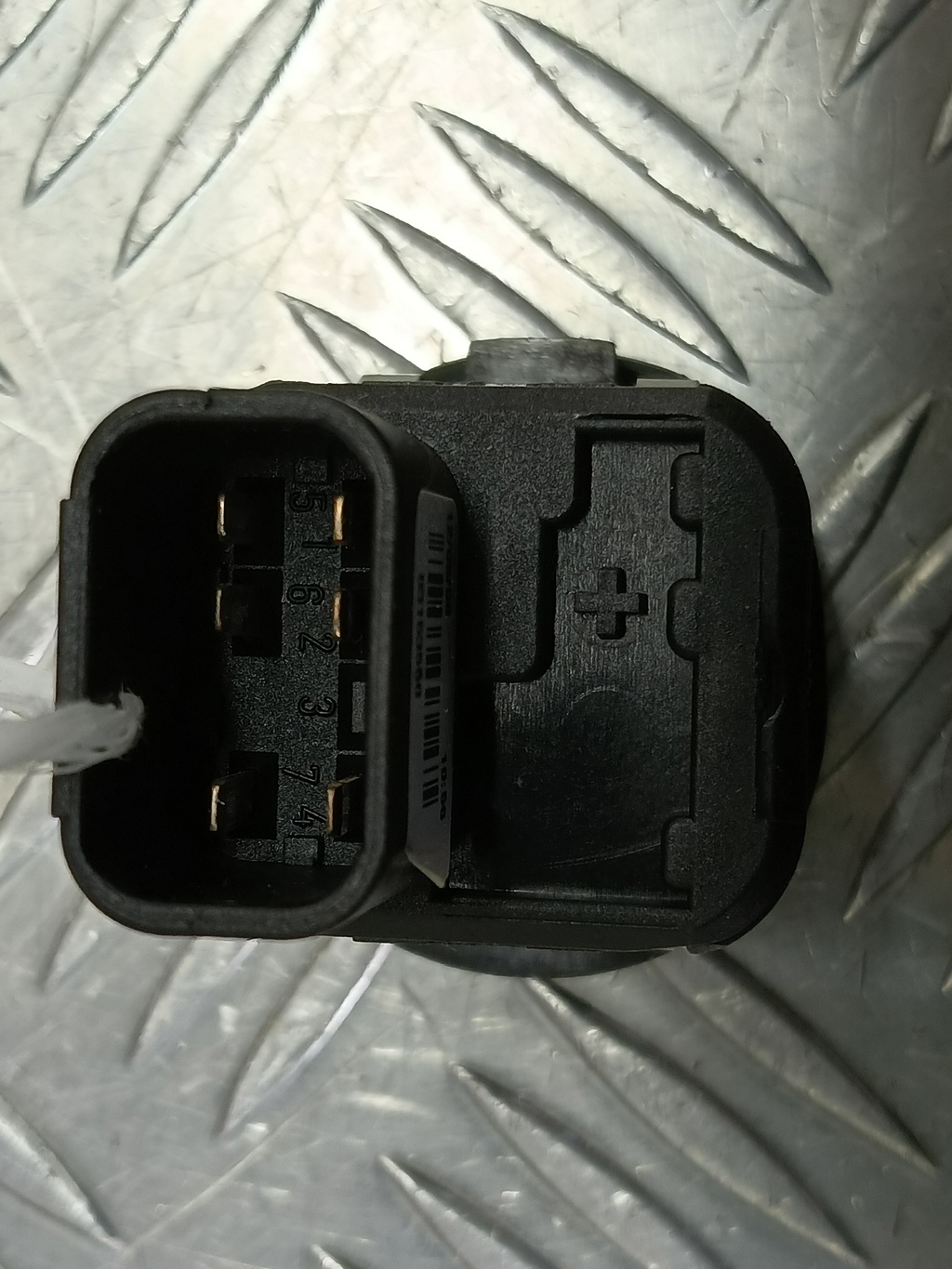 кнопка стеклоподъемника FORD Fusion 1.4 MT (80 л.с.)Fusion  I рестайлинг (2005—2012) Хетчбэк 1459691, 2010 рублей, Москва