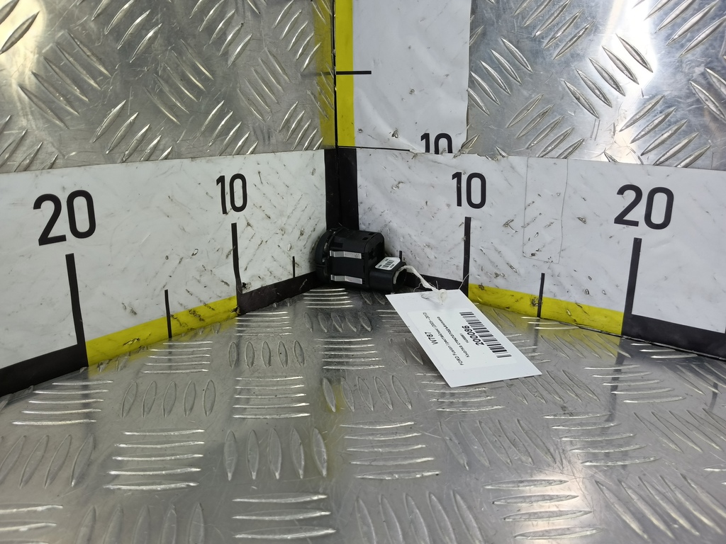 кнопка стеклоподъемника FORD Fusion 1.4 MT (80 л.с.)Fusion  I рестайлинг (2005—2012) Хетчбэк 1459691, 2010 рублей, Москва