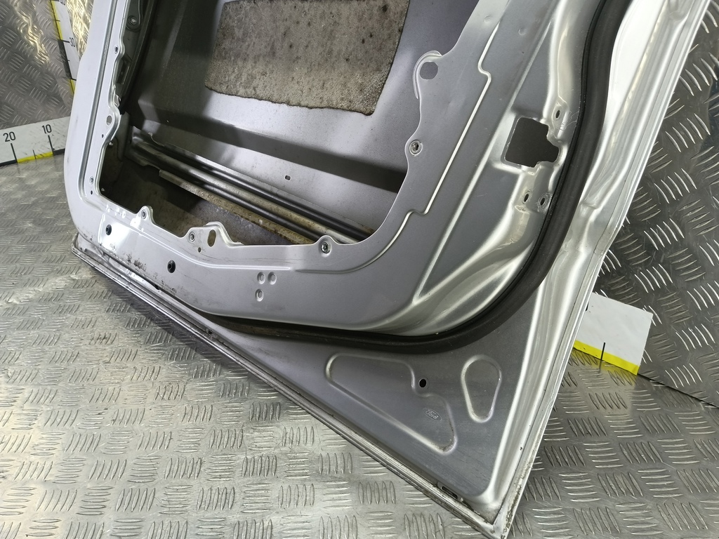 дверь FORD Fusion 1.4 MT (80 л.с.)Fusion  I рестайлинг (2005—2012) Хетчбэк 1692547, 9030 рублей, Москва