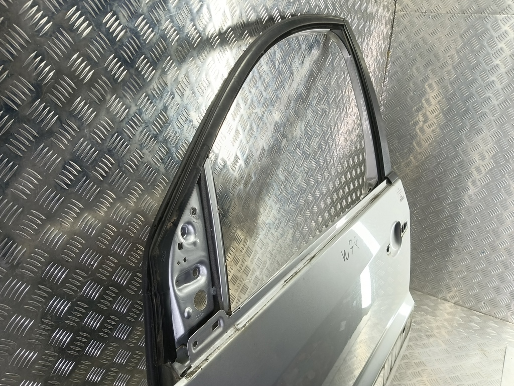 дверь FORD Fusion 1.4 MT (80 л.с.)Fusion  I рестайлинг (2005—2012) Хетчбэк 1692551, 11330 рублей, Москва