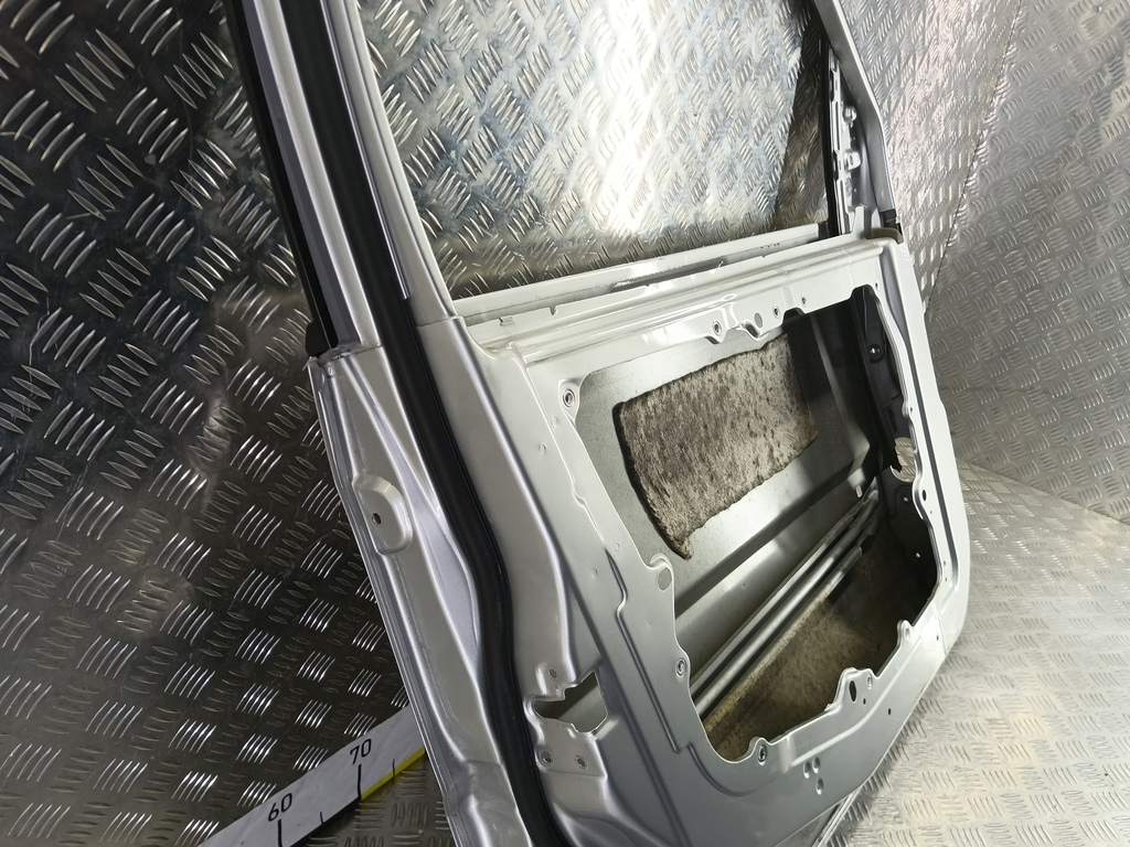 дверь FORD Fusion 1.4 MT (80 л.с.)Fusion  I рестайлинг (2005—2012) Хетчбэк 1692551, 11330 рублей, Москва