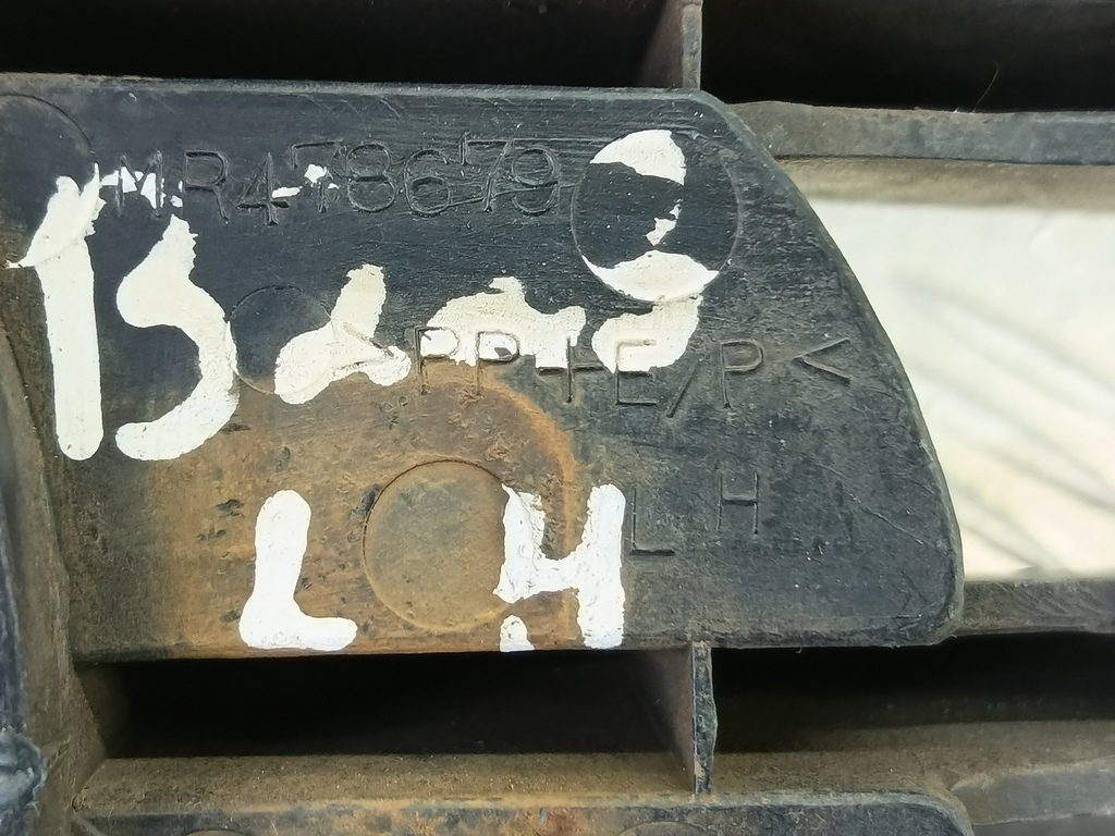 накладка бампера переднего MITSUBISHI PAJERO SPORT  MR496691, 980 рублей, Москва