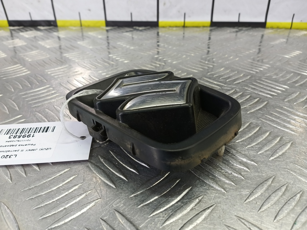 решетка радиатора SUZUKI JIMNY 1.3 4WD MT (86 л.с.)Jimny  III рестайлинг (2005—2012) Внедорожник 7211176J105PK, 2130 рублей, Москва