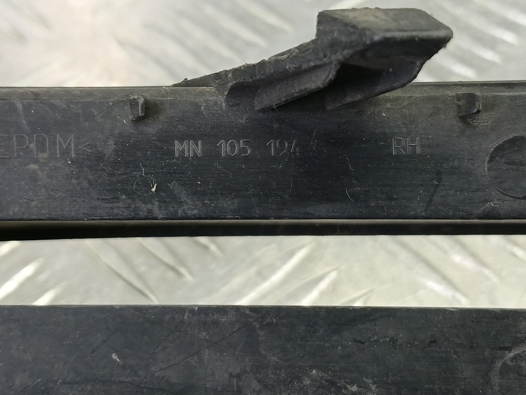 накладка бампера переднего MITSUBISHI COLT  MN105194XA, 3279 рублей, Москва