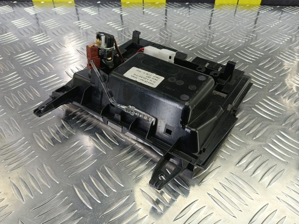 пепельница MERCEDES-BENZ E-класс E 220d 2.1 5G-Tronic (170 л.с.)E-класс  W212/S212/C207/A207 (2009—2013) Седан A2046801350, 750 рублей, Москва