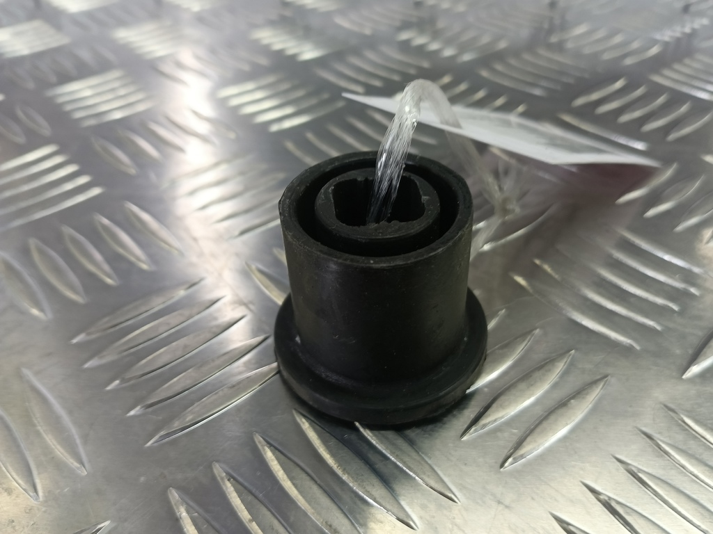 подушка радиатора Kia SPORTAGE  253352E000, 520 рублей, Москва