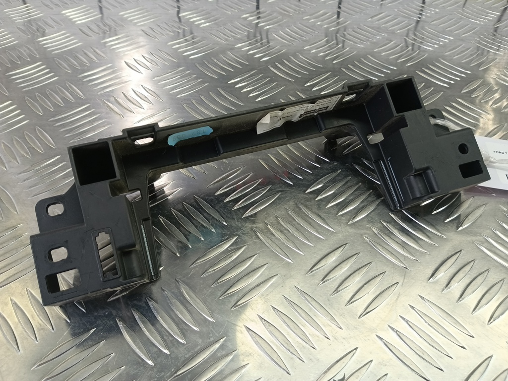 кронштейн дисплея FORD Tourneo Connect  1861804, 630 рублей, Москва