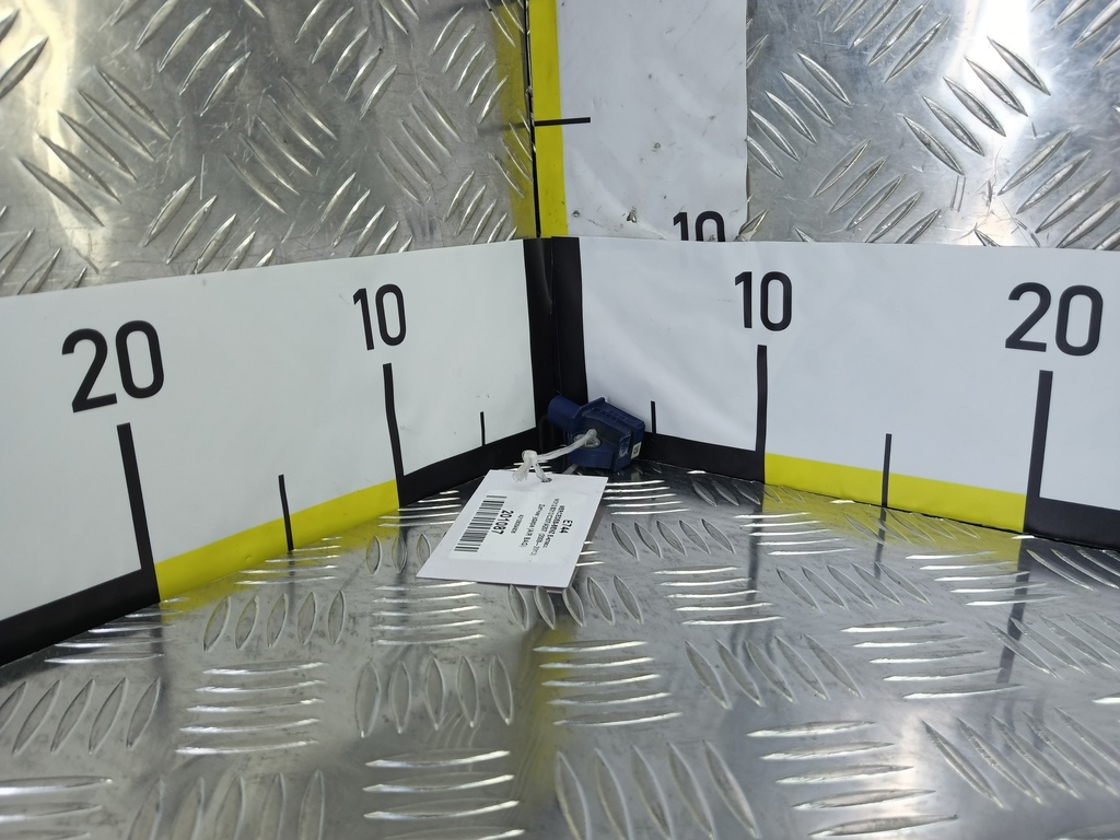 датчик удара (air bag) MERCEDES-BENZ E-класс E 220d 2.1 5G-Tronic (170 л.с.)E-класс  W212/S212/C207/A207 (2009—2013) Седан A2128204926, 1550 рублей, Москва