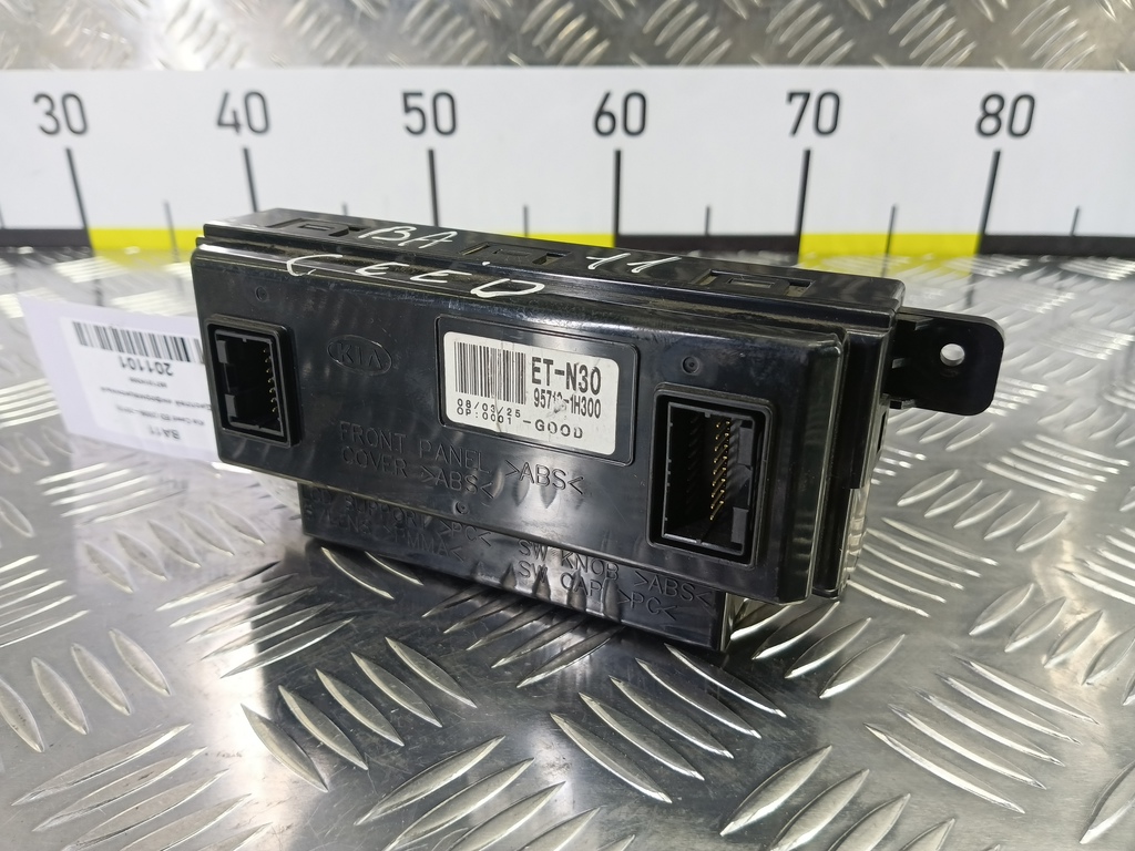 дисплей информационный Kia Ceed  957101H300, 860 рублей, Москва