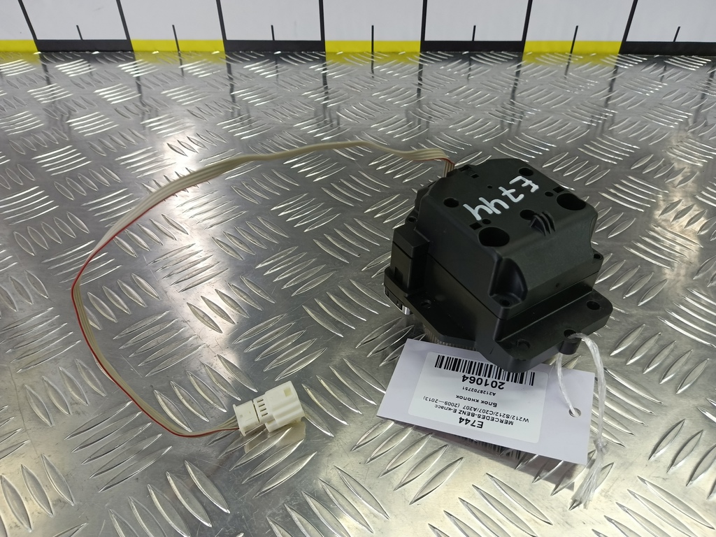 блок кнопок MERCEDES-BENZ E-класс E 220d 2.1 5G-Tronic (170 л.с.)E-класс  W212/S212/C207/A207 (2009—2013) Седан A2128702751, 3850 рублей, Москва