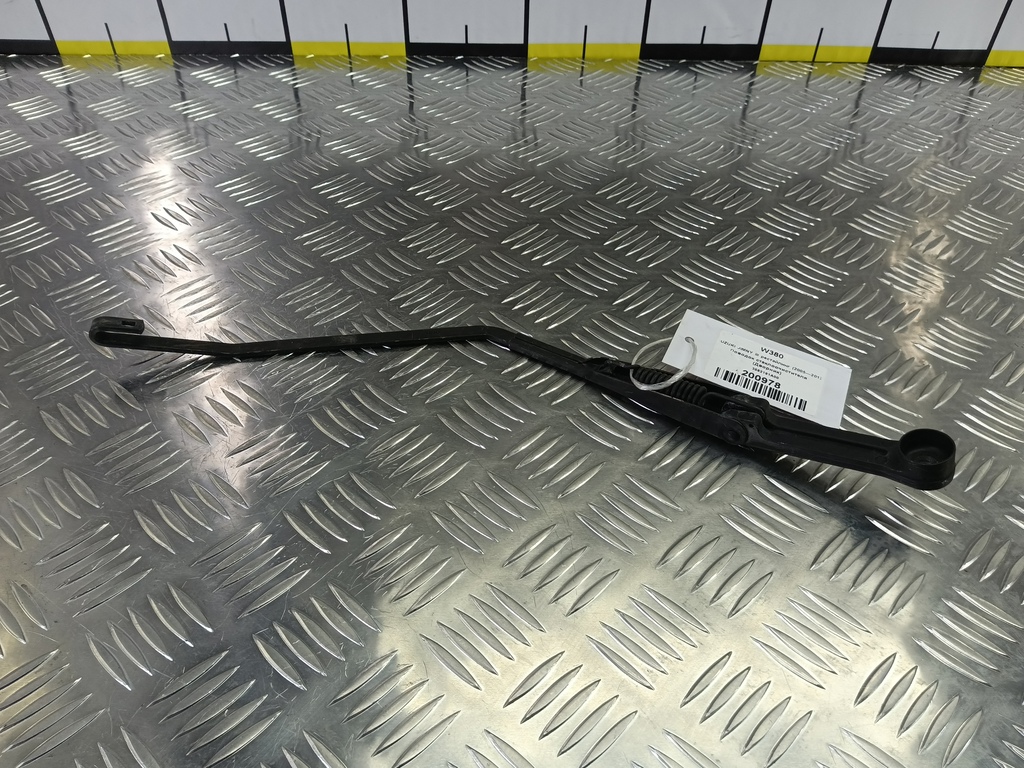 поводок стеклоочистителя (дворник) SUZUKI JIMNY  3882181A00, 860 рублей, Москва