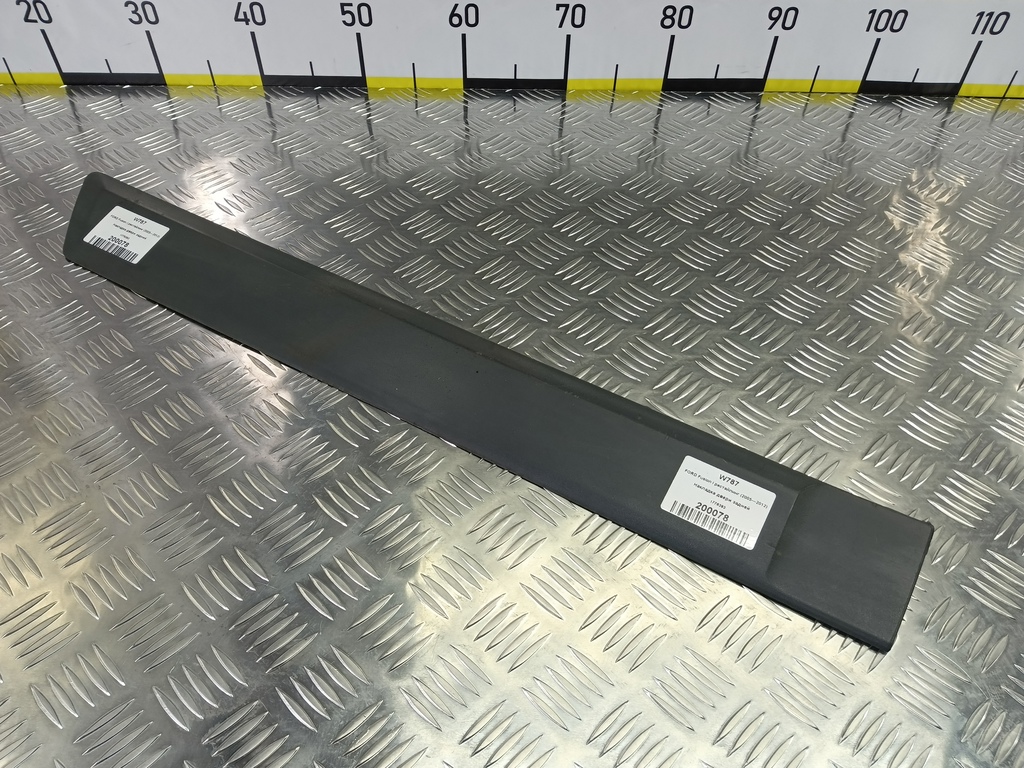 накладка двери FORD Fusion 1.4 MT (80 л.с.)Fusion  I рестайлинг (2005—2012) Хетчбэк 1776393, 1090 рублей, Москва