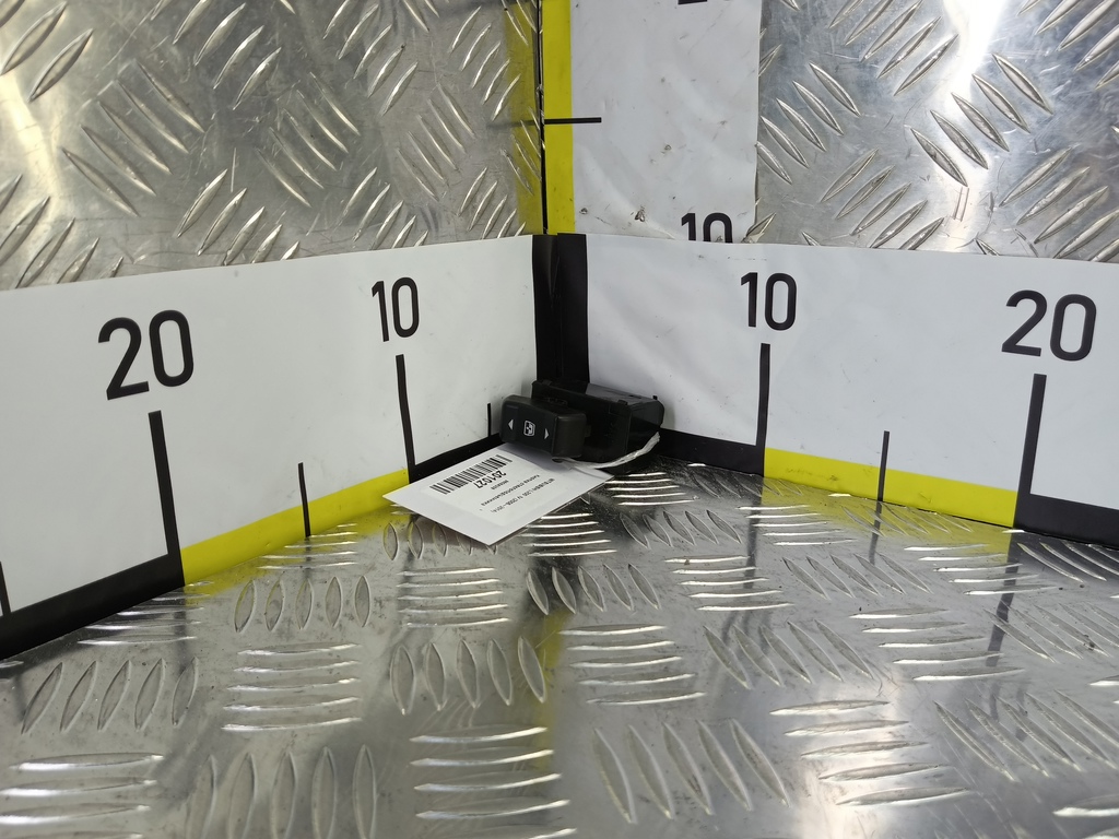 кнопка стеклоподъемника MITSUBISHI L200   8608A208, 1550 рублей, Москва