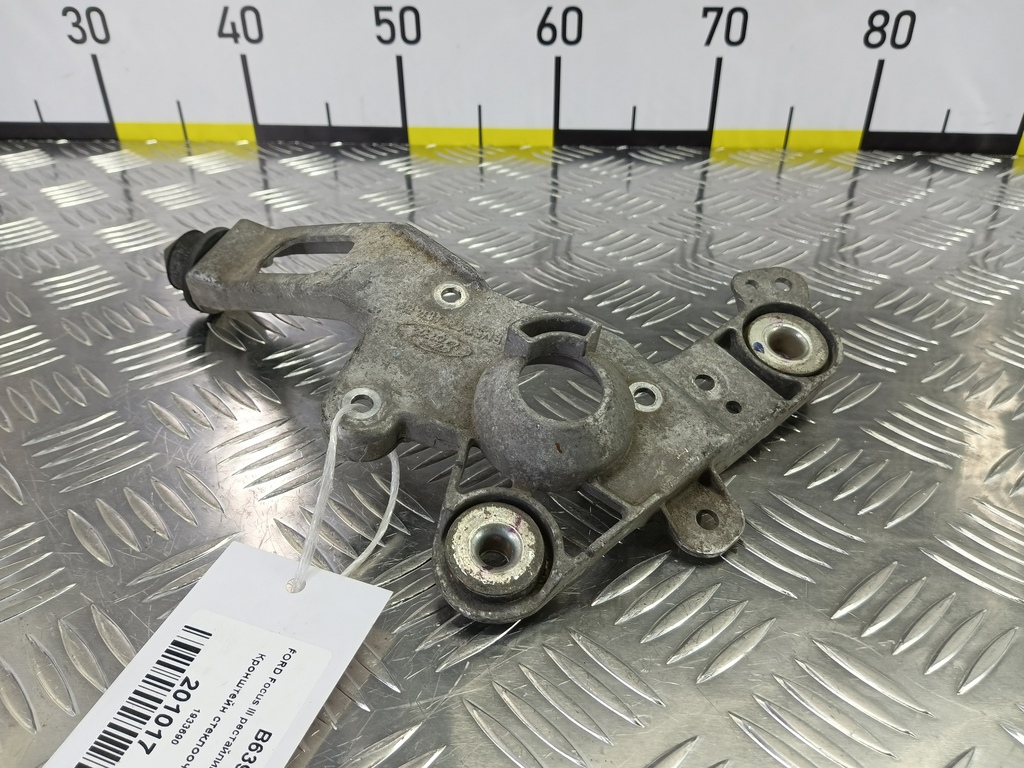 кронштейн стеклоочистителя FORD Focus 2.0 AMT (160 л.с.)Focus  III рестайлинг (2014—2019) Седан 1933690, 6500 рублей, Москва