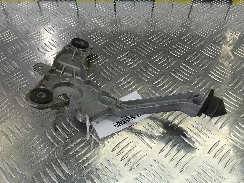 кронштейн стеклоочистителя FORD Focus 2.0 AMT (160 л.с.)Focus  III рестайлинг (2014—2019) Седан 1933690, 6500 рублей, Москва