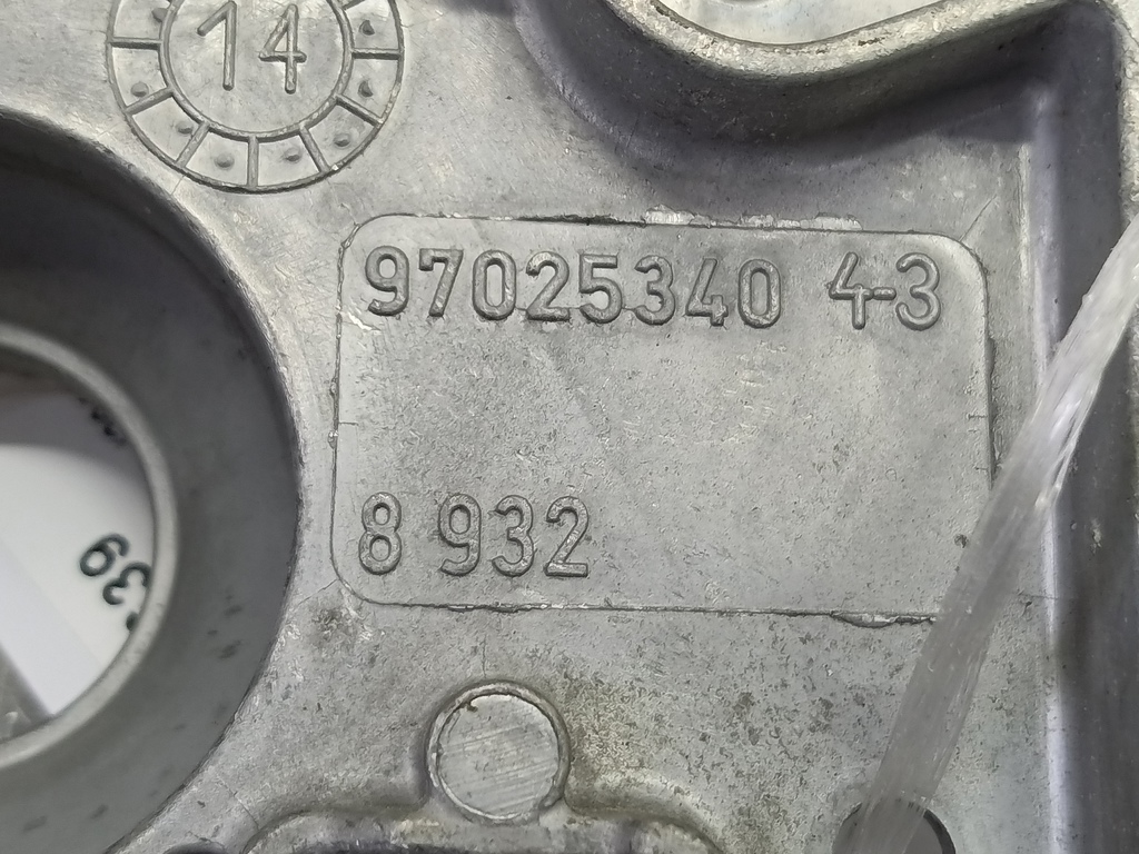 кронштейн стеклоочистителя FORD Focus 2.0 AMT (160 л.с.)Focus  III рестайлинг (2014—2019) Седан 1933690, 6500 рублей, Москва