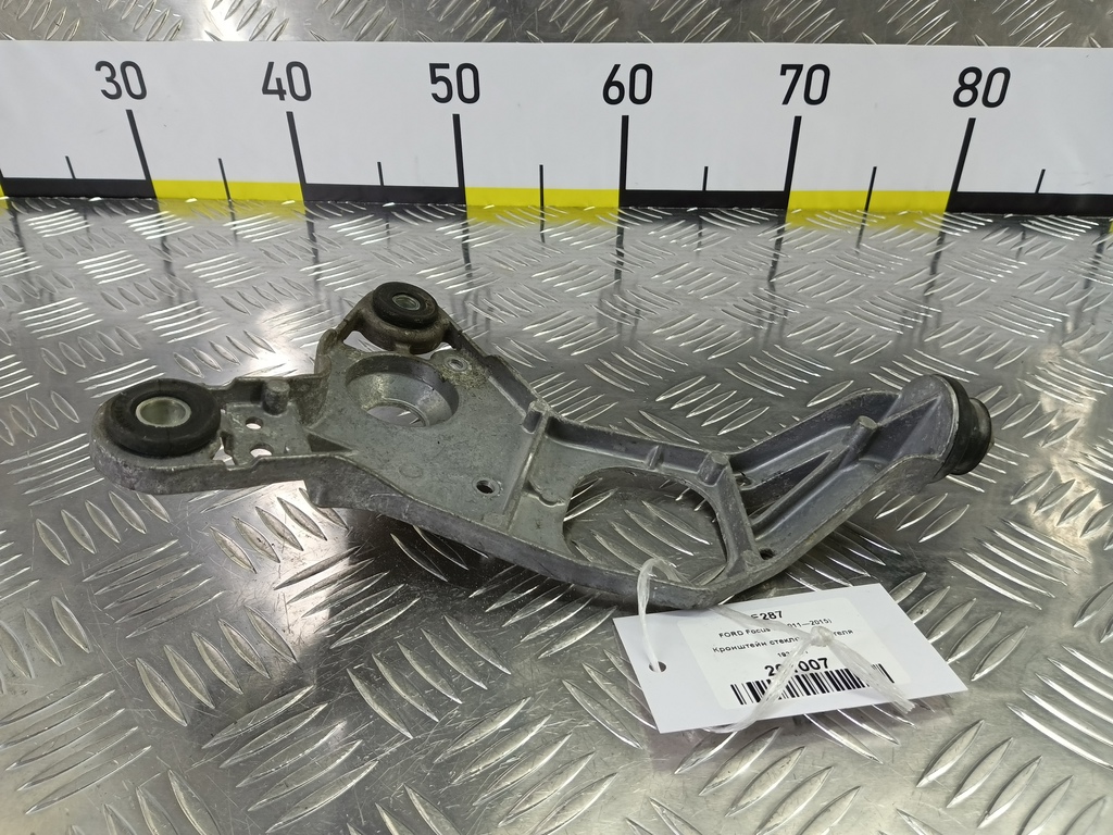 кронштейн стеклоочистителя FORD Focus  1933691, 2930 рублей, Москва