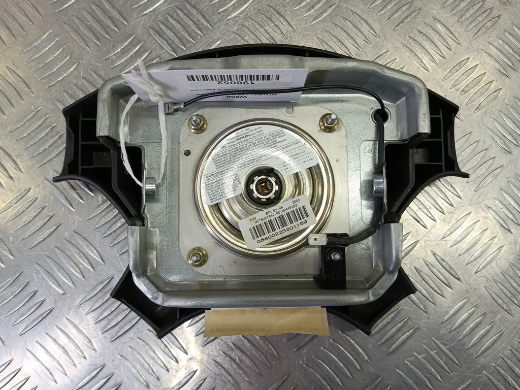 подушка безопасности водителя MITSUBISHI CARISMA 1.6 AT (90 л.с.)Carisma  I рестайлинг (1999—2004) Лифтбек MR911925, 1670 рублей, Москва