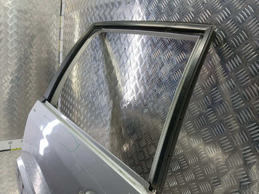 дверь FORD Fusion 1.4 MT (80 л.с.)Fusion  I рестайлинг (2005—2012) Хетчбэк 1692558, 6150 рублей, Москва