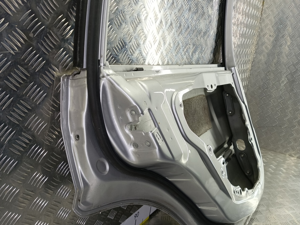 дверь FORD Fusion 1.4 MT (80 л.с.)Fusion  I рестайлинг (2005—2012) Хетчбэк 1692558, 6150 рублей, Москва