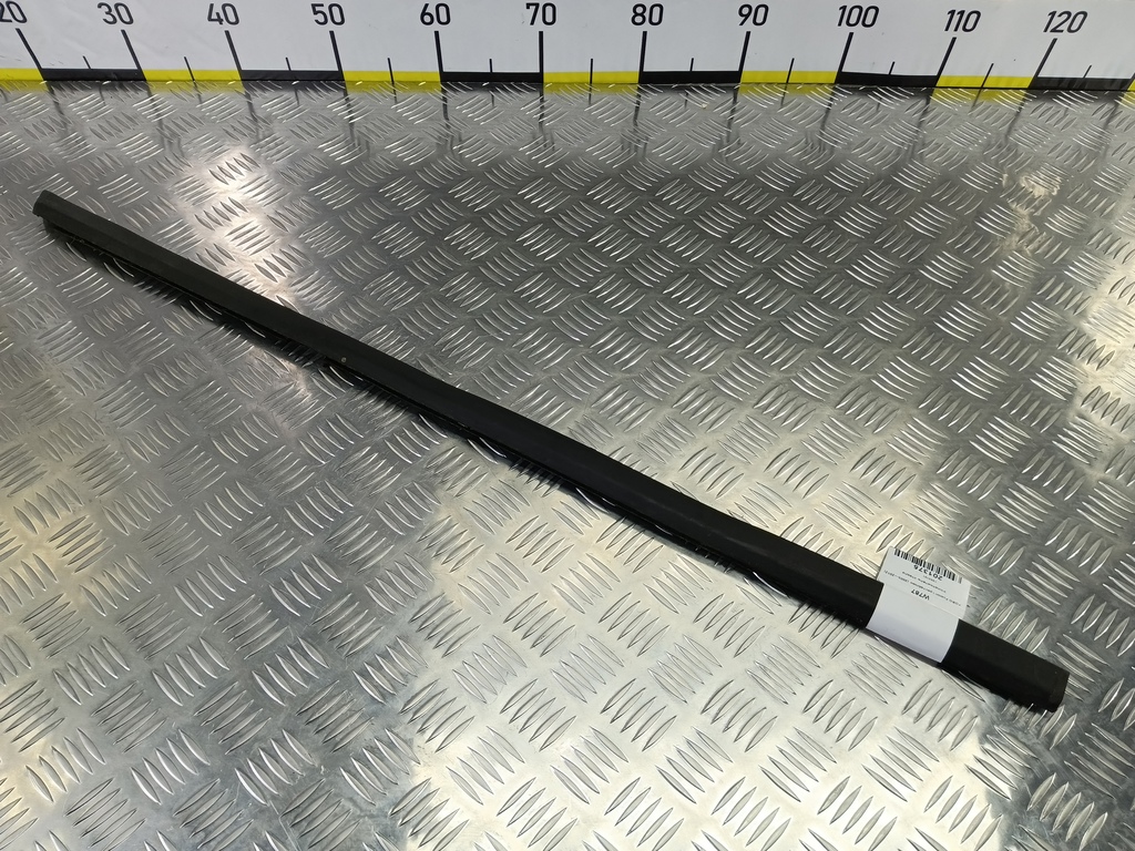 уплотнитель стекла FORD Fusion 1.4 MT (80 л.с.)Fusion  I рестайлинг (2005—2012) Хетчбэк 1374122, 1550 рублей, Москва