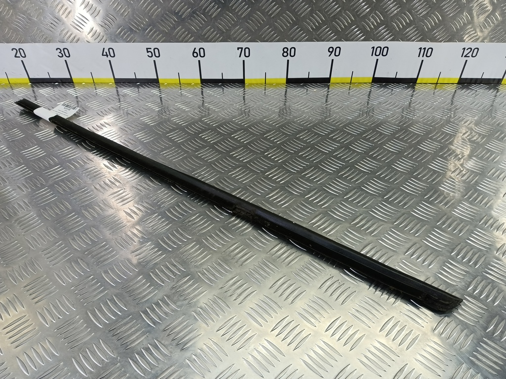 уплотнитель стекла FORD Fusion 1.4 MT (80 л.с.)Fusion  I рестайлинг (2005—2012) Хетчбэк 1374122, 1550 рублей, Москва