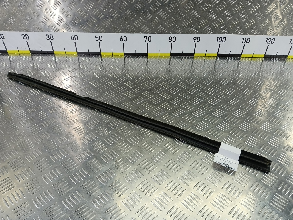 уплотнитель стекла FORD Fusion 1.4 MT (80 л.с.)Fusion  I рестайлинг (2005—2012) Хетчбэк 1374122, 1550 рублей, Москва