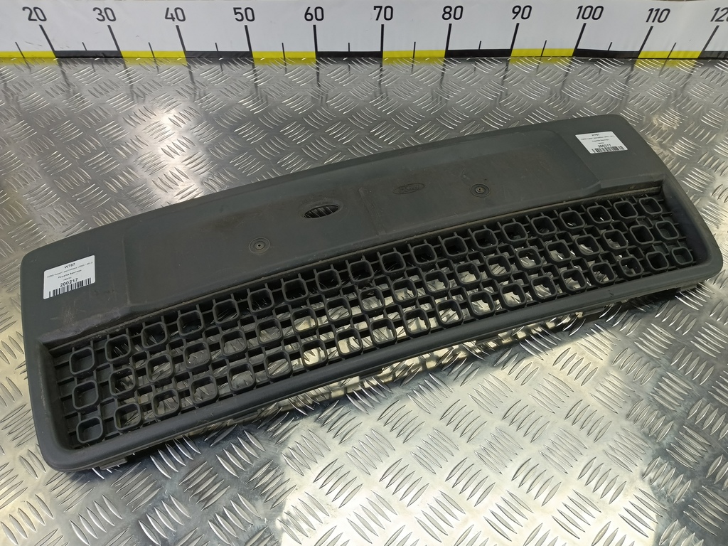 решетка бампера FORD Fusion 1.4 MT (80 л.с.)Fusion  I рестайлинг (2005—2012) Хетчбэк 1369703, 5350 рублей, Москва