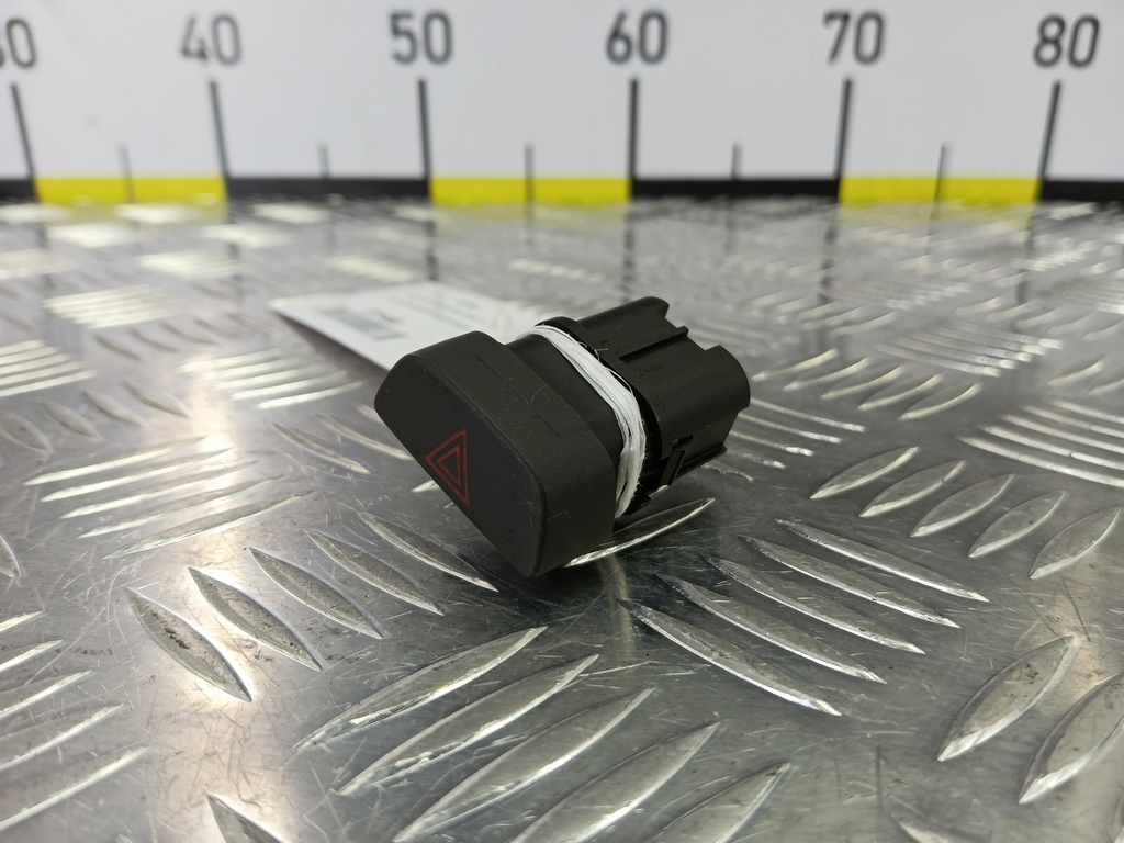 кнопка аварийной сигнализации FORD Fusion 1.4 MT (80 л.с.)Fusion  I рестайлинг (2005—2012) Хетчбэк 1335876, 750 рублей, Москва