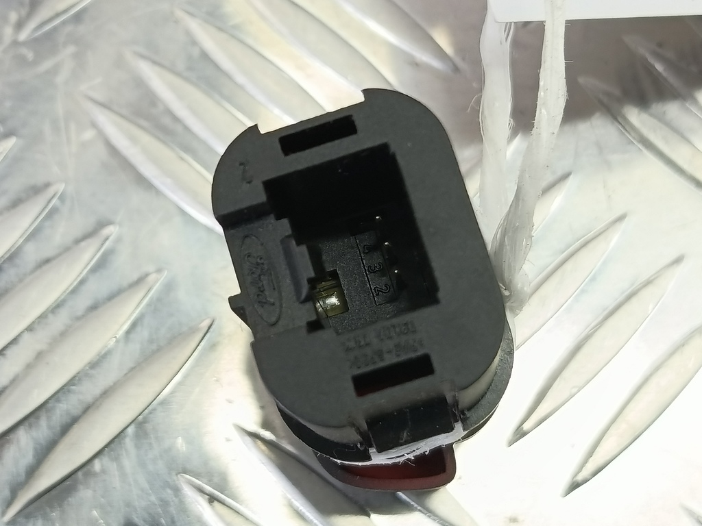 кнопка аварийной сигнализации FORD Fusion 1.4 MT (80 л.с.)Fusion  I рестайлинг (2005—2012) Хетчбэк 1335876, 750 рублей, Москва