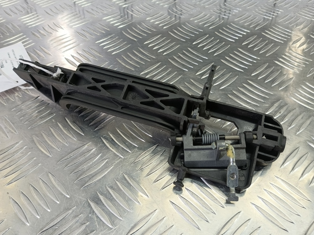 ответная часть ручки двери FORD Fusion 1.4 MT (80 л.с.)Fusion  I рестайлинг (2005—2012) Хетчбэк 1372506, 3850 рублей, Москва