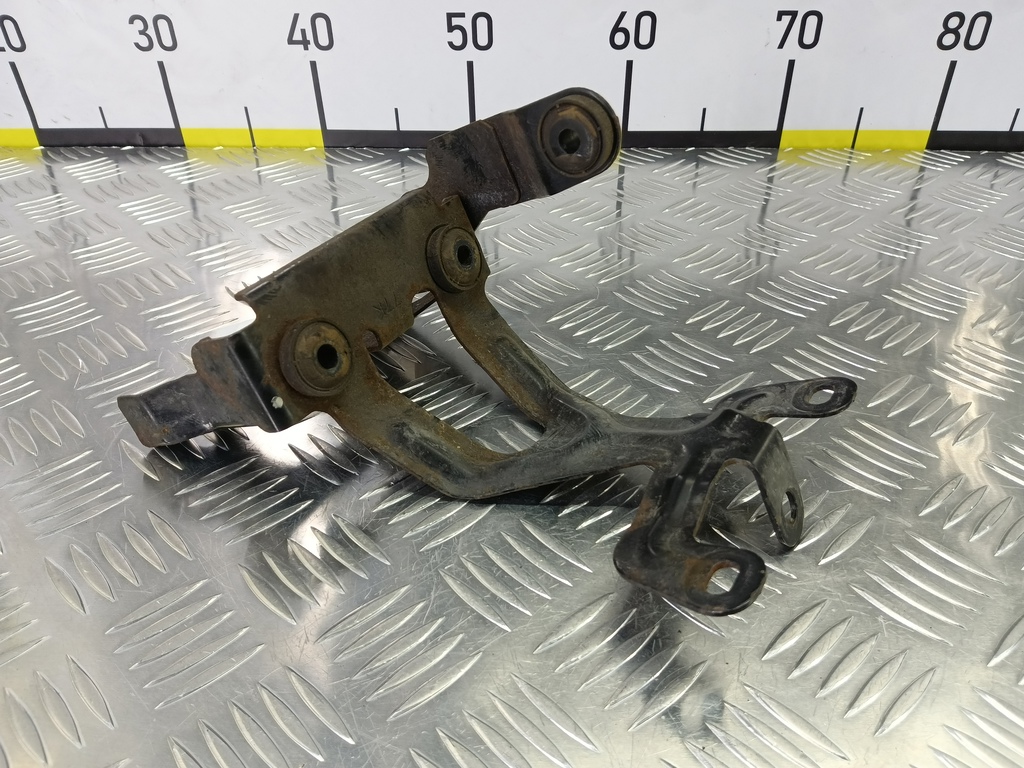 кронштейн блока abs SUZUKI Grand Vitara 2.4 MT (169 л.с.)Grand Vitara  II рестайлинг (2008—2012) Внедорожник 5616077K00, 750 рублей, Москва