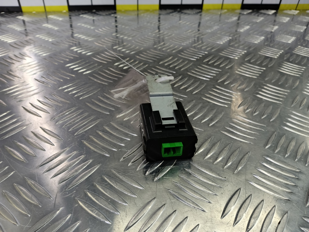 блок управления SUZUKI Grand Vitara 2.0 MT (128 л.с.)Grand Vitara  I (1997—2001) Внедорожник 37190-50J70, 630 рублей, Москва