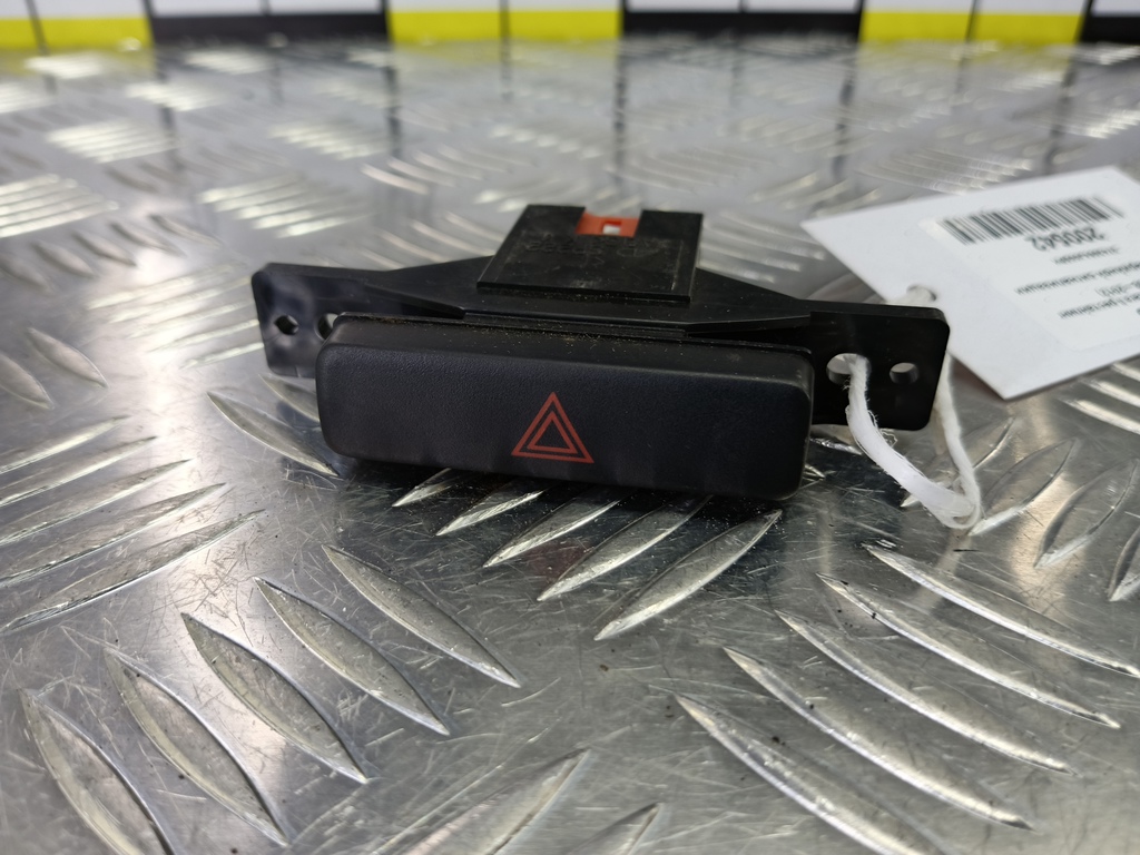 кнопка аварийной сигнализации SUZUKI Grand Vitara 2.4 MT (169 л.с.)Grand Vitara  II рестайлинг (2008—2012) Внедорожник 3743064J005PK, 630 рублей, Москва