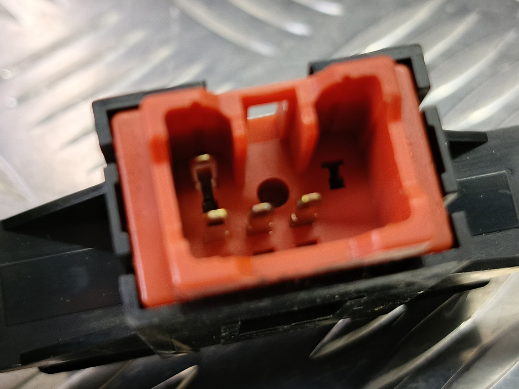 кнопка аварийной сигнализации SUZUKI Grand Vitara 2.4 MT (169 л.с.)Grand Vitara  II рестайлинг (2008—2012) Внедорожник 3743064J005PK, 630 рублей, Москва