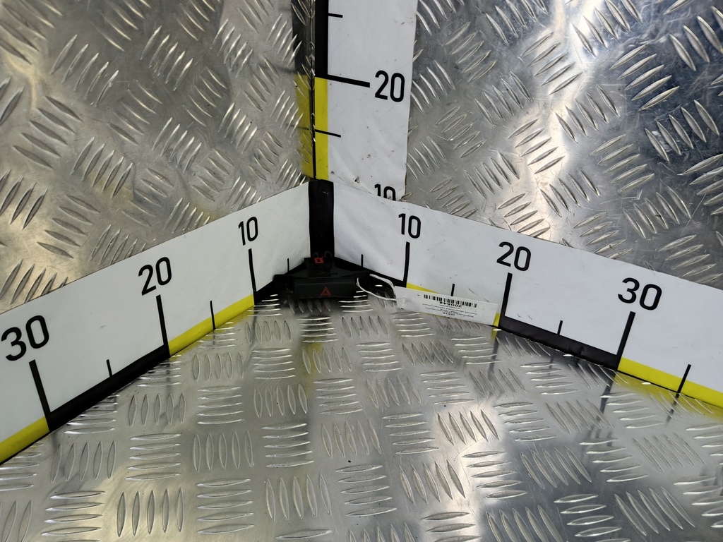 кнопка аварийной сигнализации SUZUKI Grand Vitara 2.4 MT (169 л.с.)Grand Vitara  II рестайлинг (2008—2012) Внедорожник 3743064J005PK, 630 рублей, Москва