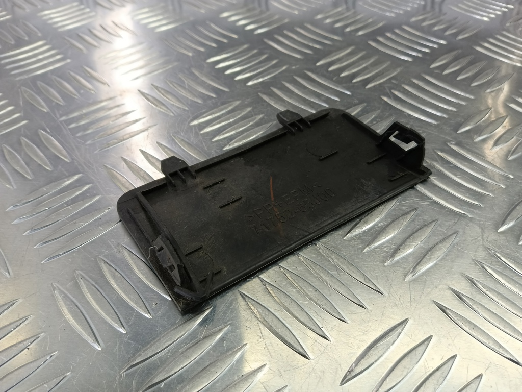 заглушка буксировочного крюка SUZUKI Grand Vitara 2.4 MT (169 л.с.)Grand Vitara  II рестайлинг (2008—2012) Внедорожник 71752-65J00, 750 рублей, Москва