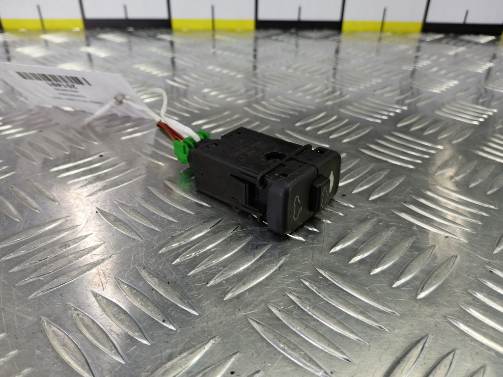 кнопка люка HONDA CR-V 2.0 AT (150 л.с.)CR-V  II (2001—2004) Внедорожник 35830-S9A-003, 630 рублей, Москва